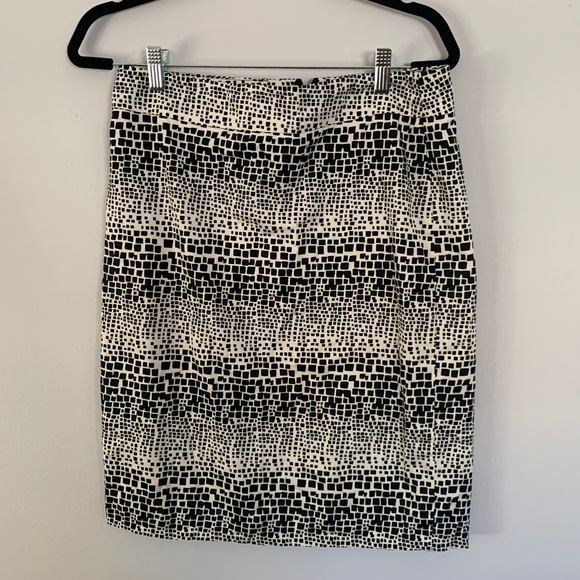 Black and white skirt - Picture 5 of 5